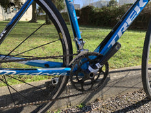 Charger l'image dans la galerie, Vélo de route en carbone d'occasion TREK madone 5.9 reconditionné, ce vélo est en vente par bikebooster