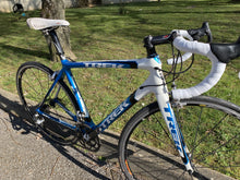 Charger l'image dans la galerie, Vélo de route d'occasion TREK madone 5.9 reconditionné, ce vélo est en vente par bikebooster