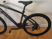 Charger l'image dans la galerie, un vtt btwin 520 en vente et en très bon état idéal pour les randonnées il est équipé SRAM et shimano, ce vélo décathlon est d'occasion