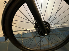 Charger l&#39;image dans la galerie, Vanmoof S3 d&#39;occasion roue avant moteur
