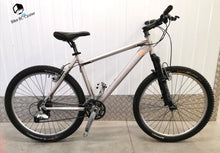 Charger l&#39;image dans la galerie, VTT MTB REDBULL 26 POUCE ALWERKS MANITOU OCCASION BIKEBOOSTER
